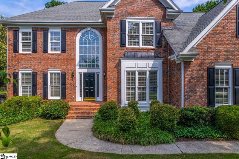 Property image 2 of 32 English Oak Road in Stonehaven, Simpsonville, SC 29681