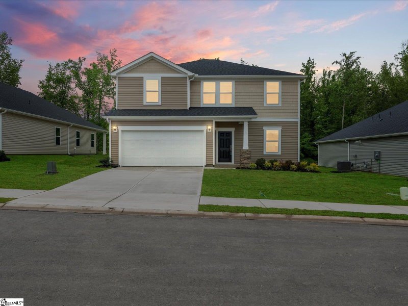 Property image 2 of 215 Merriweather Way in Holland Park, Spartanburg, SC 29306