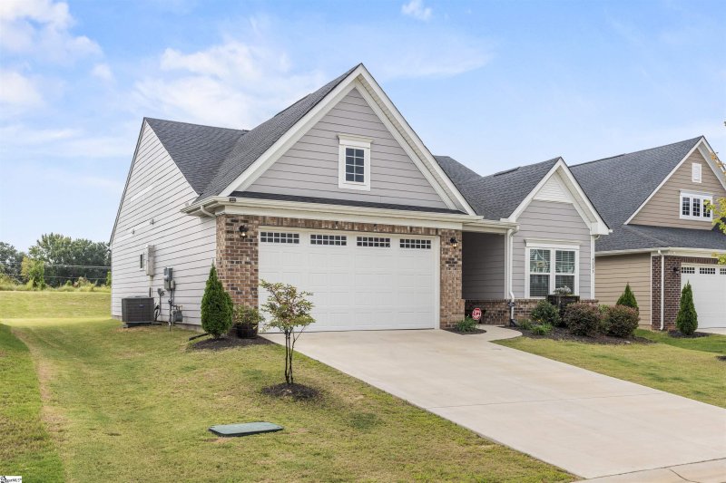 Property image 2 of 5095 Ives Avenue in Berkeley, Spartanburg, SC 29307