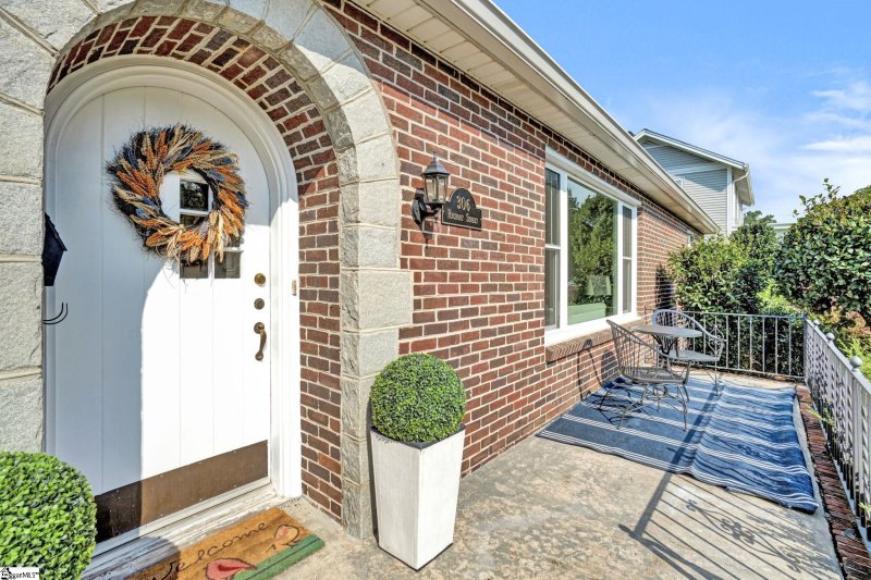 Property image 3 at 306 Hickory Street, Clinton, SC 29325