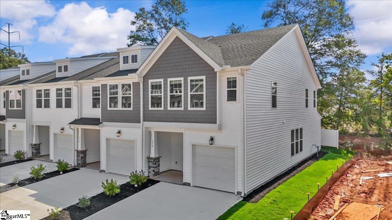 Property image 2 of 514 Harebell Way in Hickory Heights, Greenville, SC 29617