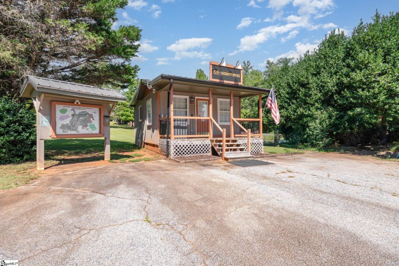 Property image 4 of 1007 Concord Drive in Foxwood Hills, Westminster, SC 29693