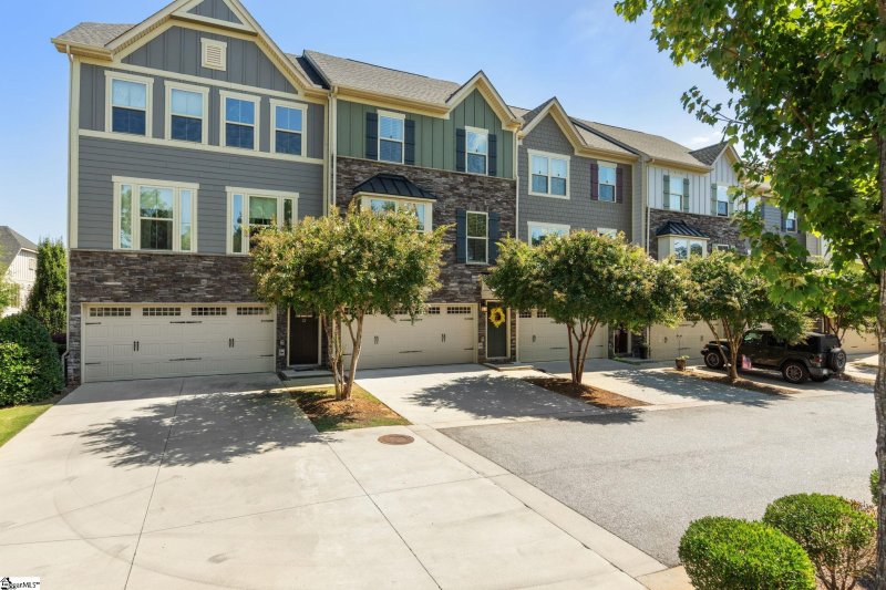 Property image 2 of 10 Tytan Court in Highview Townes, Greenville, SC 29609