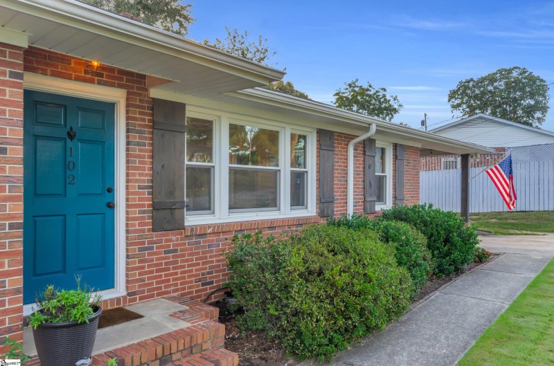 Property image 2 at 102 Longwood Drive, Taylors, SC 29687