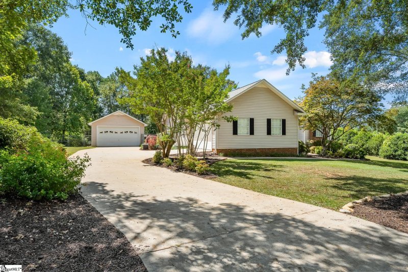 Property image 3 at 617 Walnut Way, Anderson, SC 29626