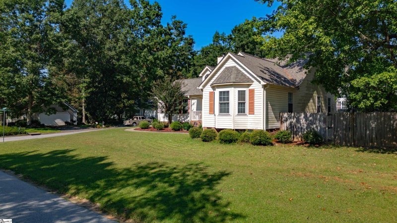 Property image 3 of 2 Glenrock Lane in Dunwoody Oaks, Simpsonville, SC 29681