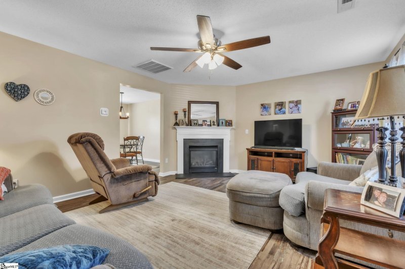 Property image 4 of 302 Garfield Lane in Bryson Meadows, Simpsonville, SC 29681