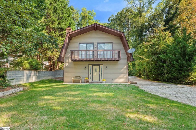 Property image 2 of 107 Forestdale Drive in Forestdale Heights, Taylors, SC 29687-3727