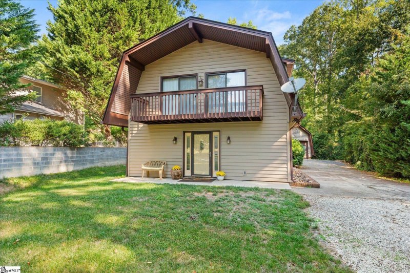 Property image 3 of 107 Forestdale Drive in Forestdale Heights, Taylors, SC 29687-3727