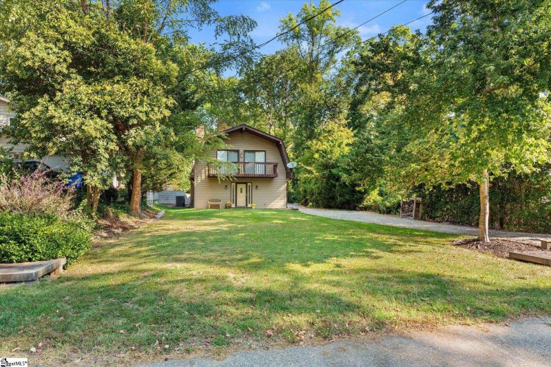 Property image 4 of 107 Forestdale Drive in Forestdale Heights, Taylors, SC 29687-3727