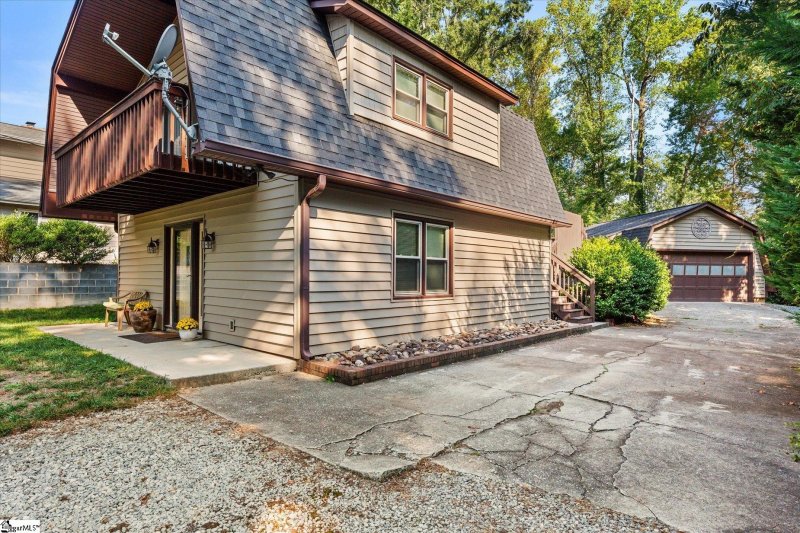 Property image 5 of 107 Forestdale Drive in Forestdale Heights, Taylors, SC 29687-3727