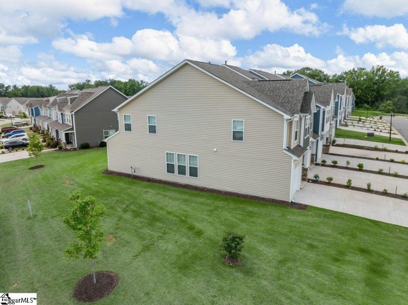Property image 2 of 1215 Cherry Orchard Road in Tyger Ridge, Moore, SC 29369