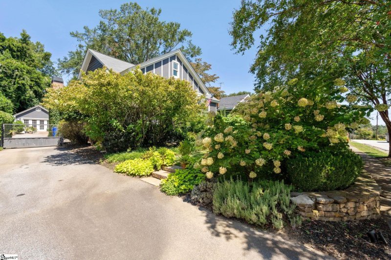 Property image 4 at 19 E Augusta Place, Greenville, SC 29605