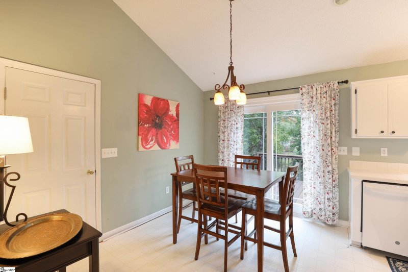 Property image 5 of 307 Oak Valley Drive in Dunwoody Oaks, Simpsonville, SC 29681