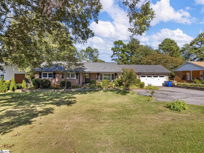 Property image 2 of 182 Gordon Drive in Woodland Heights, Spartanburg, SC 29301