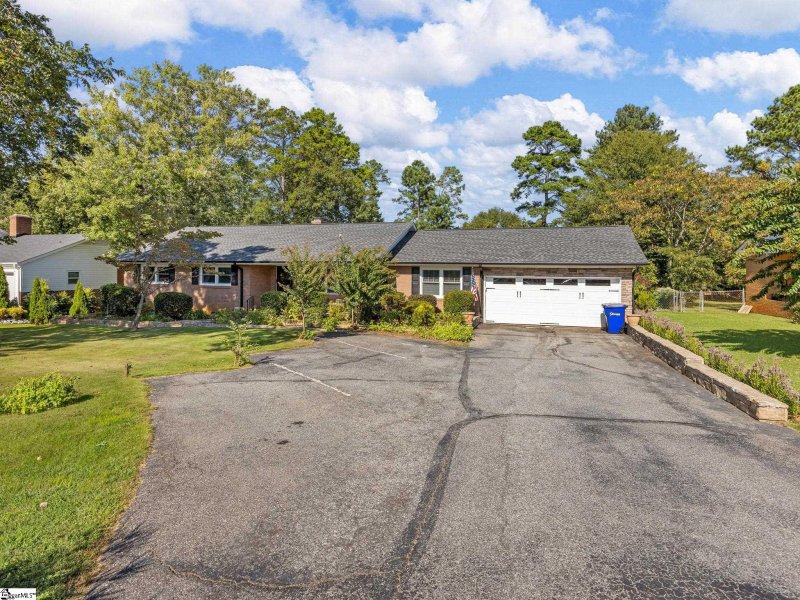 Property image 3 of 182 Gordon Drive in Woodland Heights, Spartanburg, SC 29301