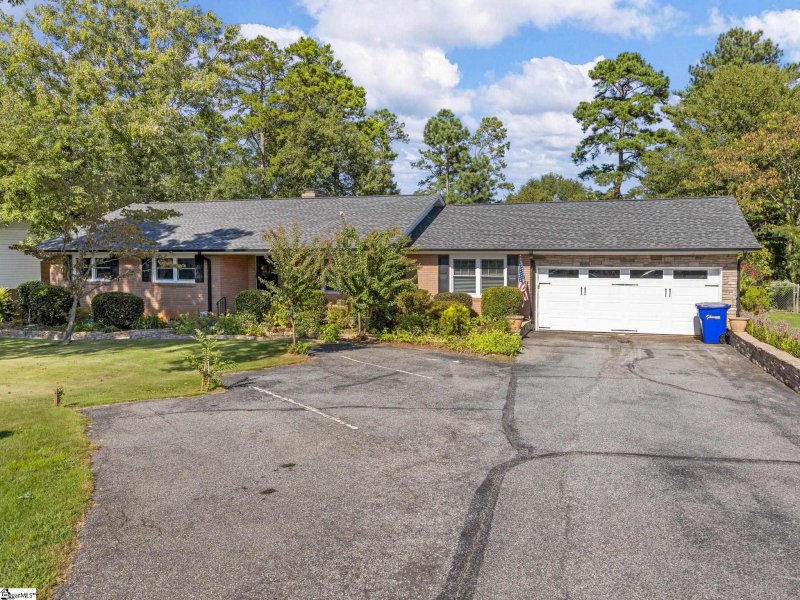 Property image 4 of 182 Gordon Drive in Woodland Heights, Spartanburg, SC 29301