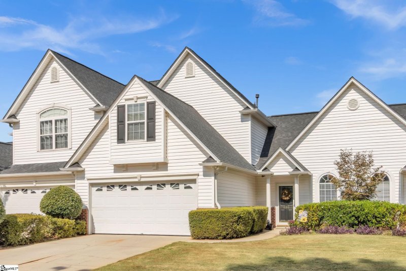 Property image 2 of 630 Glassyrock Court in Thornblade Crossing, Greer, SC 29650