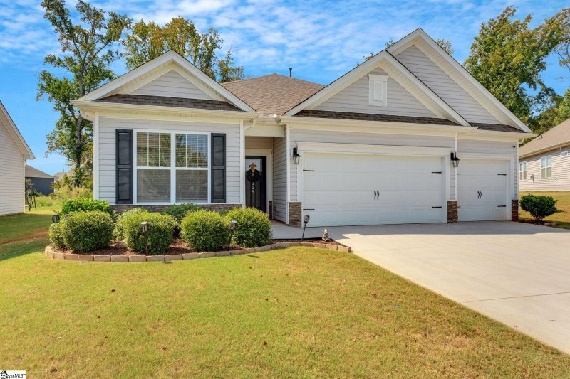 Property image 2 of 129 Yellow Fox Road in Sudduth Farms, Greer, SC 29650