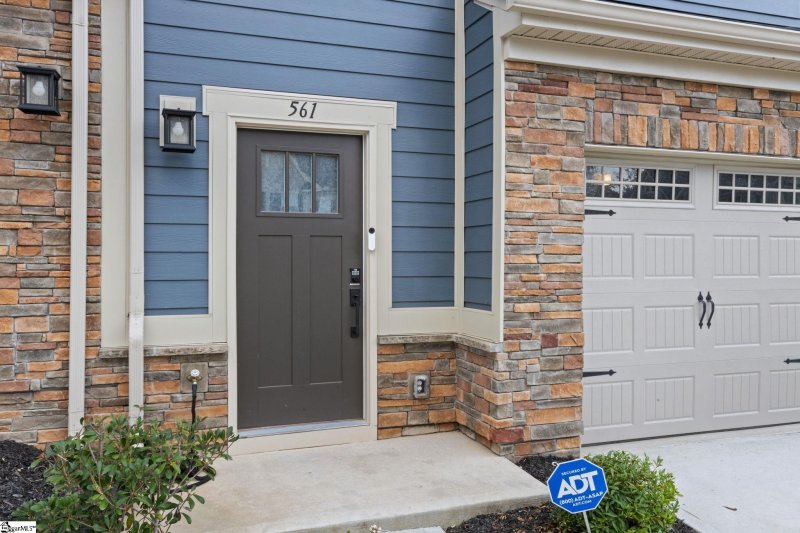 Property image 4 of 561 Martin Creek Drive in Merrydale Village, Simpsonville, SC 29680-7465