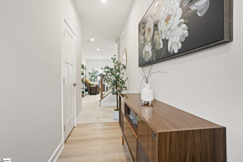 Property image 5 of 561 Martin Creek Drive in Merrydale Village, Simpsonville, SC 29680-7465