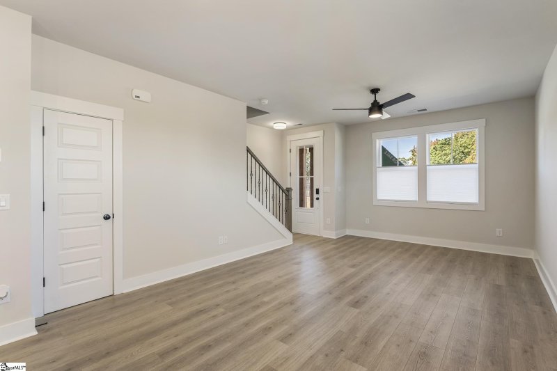 Property image 2 of 1198 N Pleasantburg Drive in Renaissance Place, Greenville, SC 29607