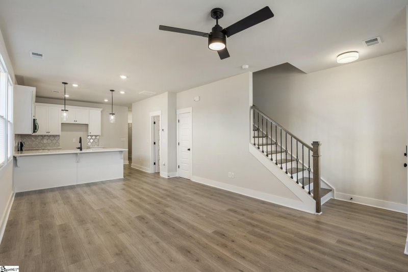 Property image 3 of 1198 N Pleasantburg Drive in Renaissance Place, Greenville, SC 29607