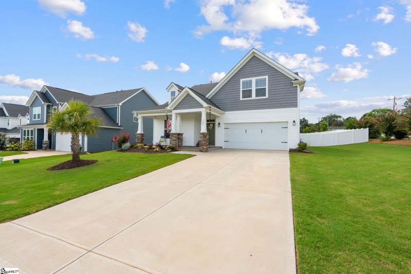 Property image 2 of 725 Sunwater Drive in Reid Park, Duncan, SC 29334