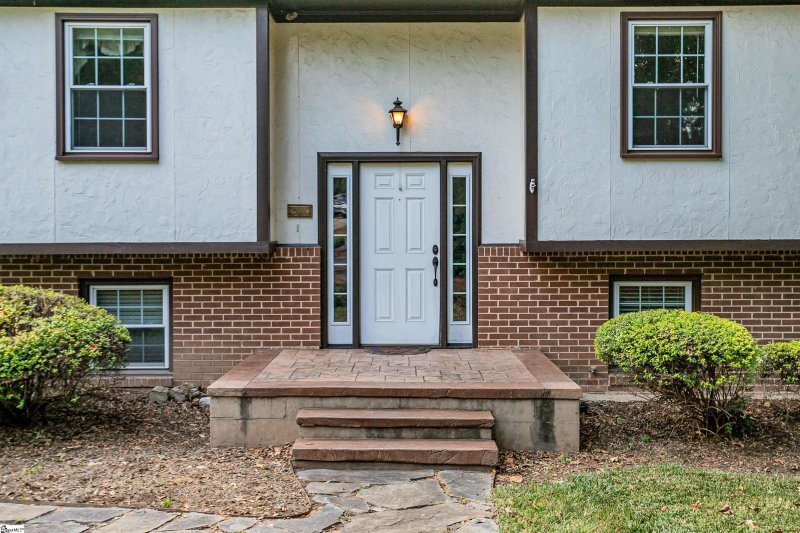 Property image 2 of 115 Baldwin Circle in Verdin Estates, Mauldin, SC 29662-1858