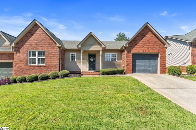 Property image 2 of 124b Pinnacle Lane in Pinnacle Towns, Easley, SC 29642