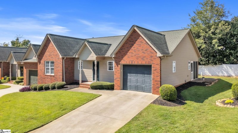 Property image 3 of 124b Pinnacle Lane in Pinnacle Towns, Easley, SC 29642