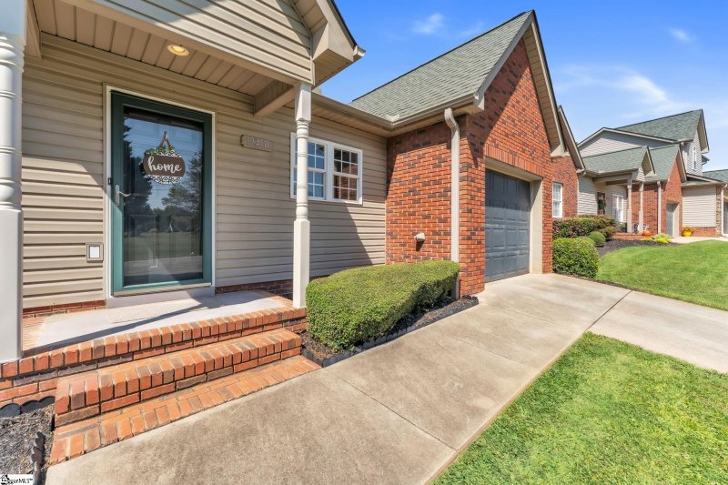 Property image 4 of 124b Pinnacle Lane in Pinnacle Towns, Easley, SC 29642