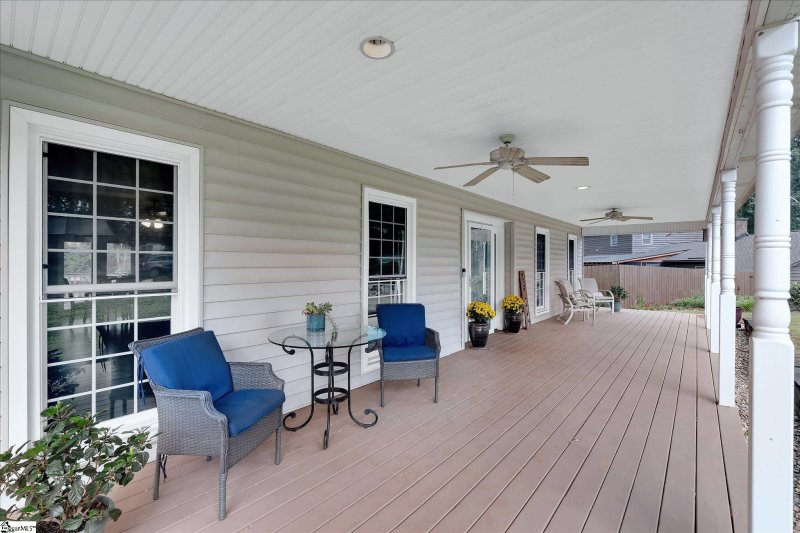 Property image 4 of 1002 Greenwood Court in Hampton Downs, Easley, SC 29642