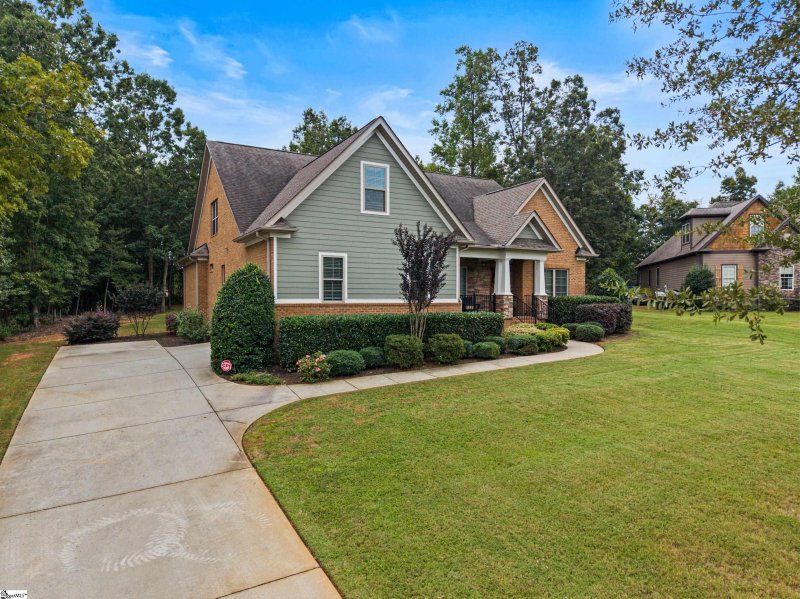 Property image 3 of 19 Twin Silo Court in Silver Ridge Farms, Greer, SC 29651