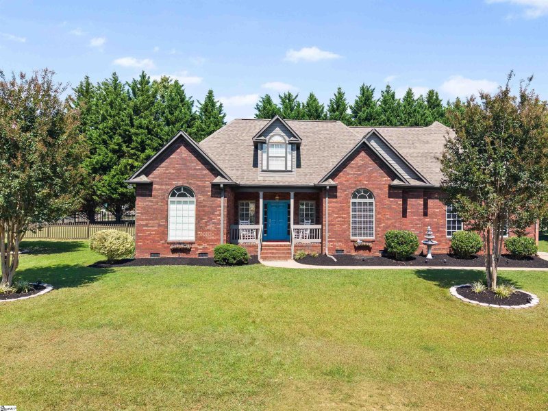 Hampton Meadows, Lyman Community