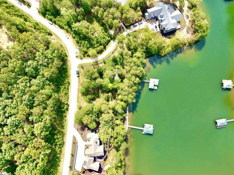 Property image 2 of 142 Island Water Drive in The Cliffs at Keowee Springs, Six Mile, SC 29682