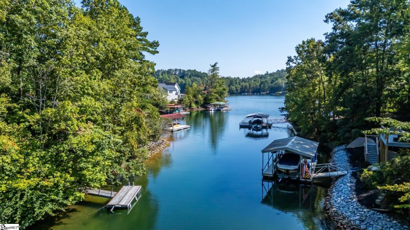 Property image 3 of 407 Clearwater Cove in Keowee Bay, Salem, SC 29676