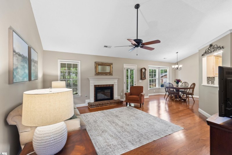 Property image 4 of 625 Ashley Commons Court in Ashley Commons, Greer, SC 29651