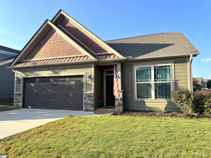 Property image 2 at 127 Cherrybark Lane, Taylors, SC 29687