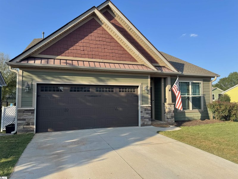 Property image 3 at 127 Cherrybark Lane, Taylors, SC 29687