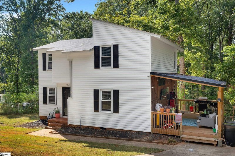 Property image 3 of 1210 E Yellow Wood Drive in Westwood, Simpsonville, SC 29680-3045
