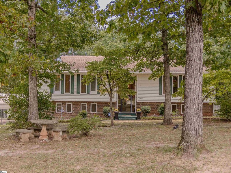 Property image 4 of 1206 Cely Road in Merri Meadows, Easley, SC 29642