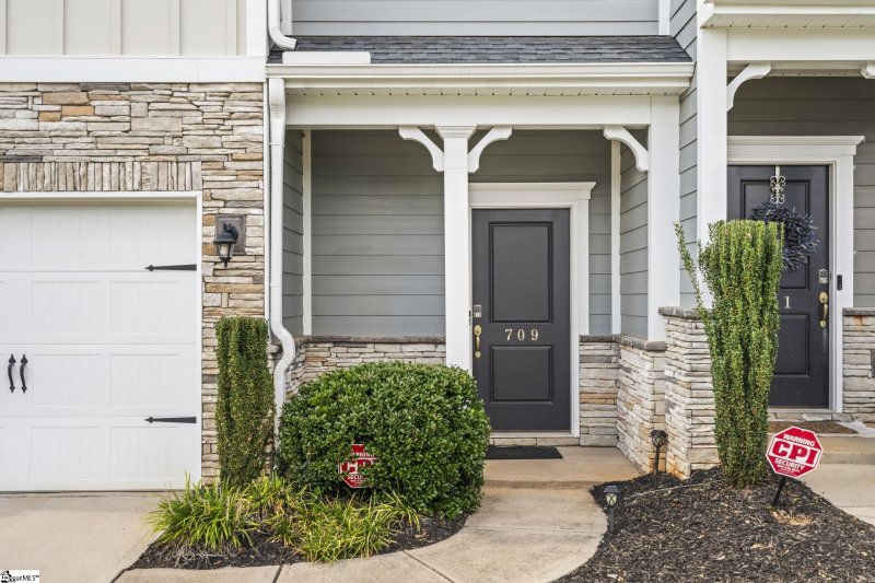 Property image 3 of 709 Wintergarden Place in Grandview Townes, Simpsonville, SC 29680