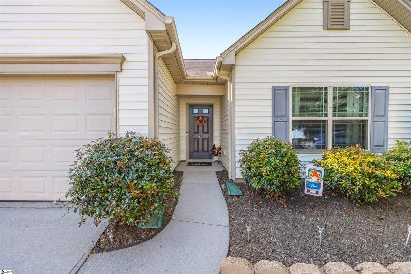 Property image 2 at 49 Hawksbill Lane, Simpsonville, SC 29680