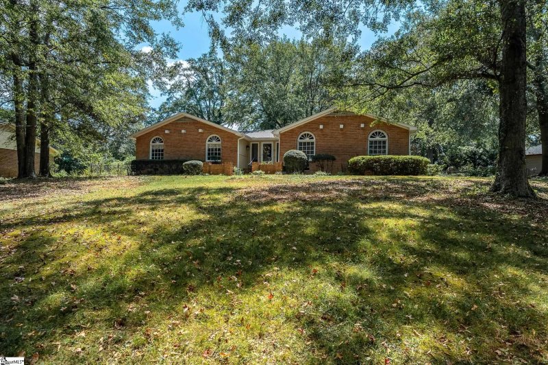 Property image 3 of 25 Country Club Drive in Country Club Estates, Greer, SC 29651