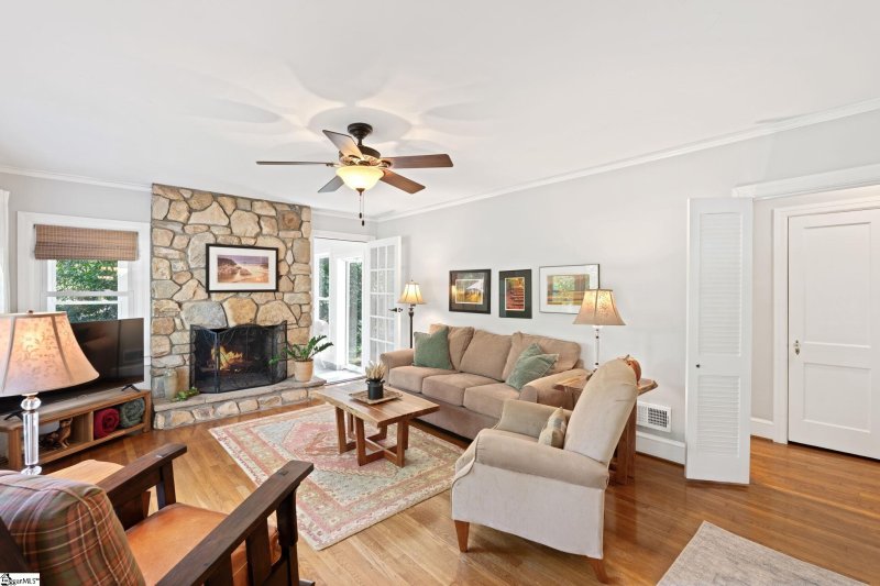 Property image 3 at 116 E Tallulah Drive, Greenville, SC 29605