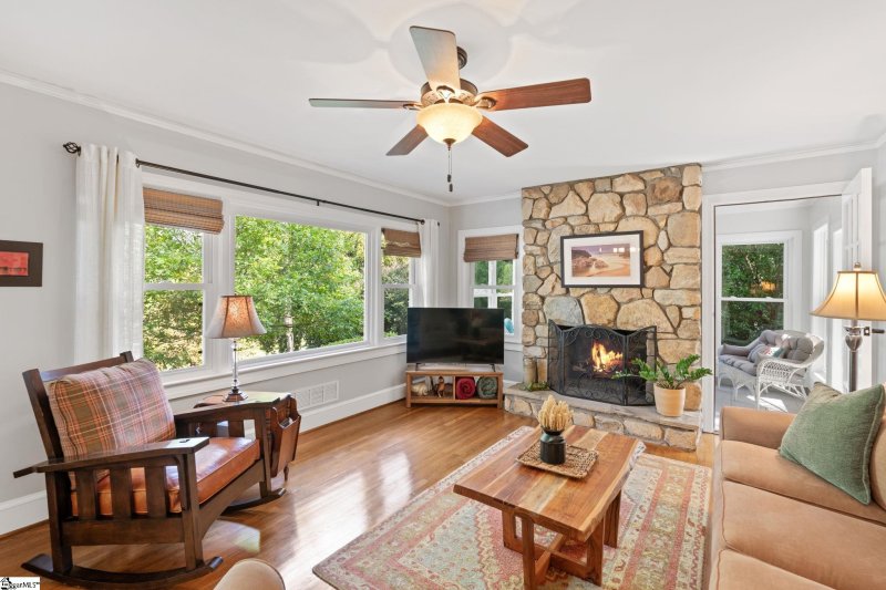 Property image 4 at 116 E Tallulah Drive, Greenville, SC 29605