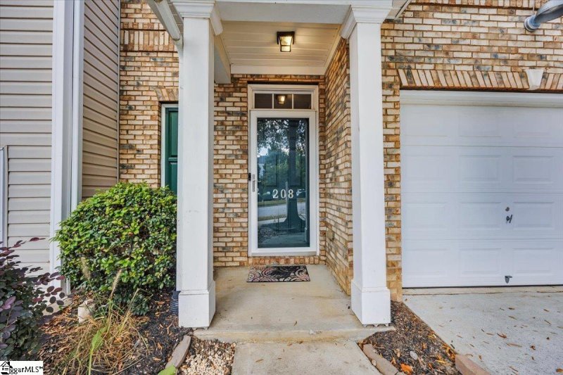 Property image 3 of 208 Greenbush Court in Crescentwood Village, Mauldin, SC 29662