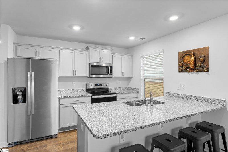 Property image 3 of 1136 S Norwhich Lane in Clevedale Farms, Spartanburg, SC 29301