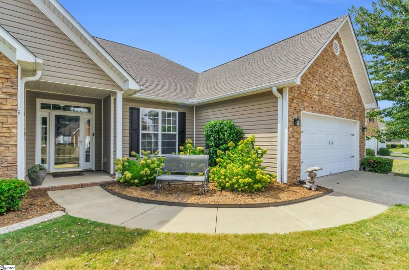 Property image 2 of 7 Wild Thorn Lane in Shadow Moss, Greenville, SC 29615